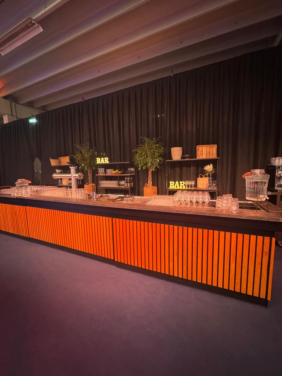 Uitgebreide baropstelling tijdens een Buitenpoort-event